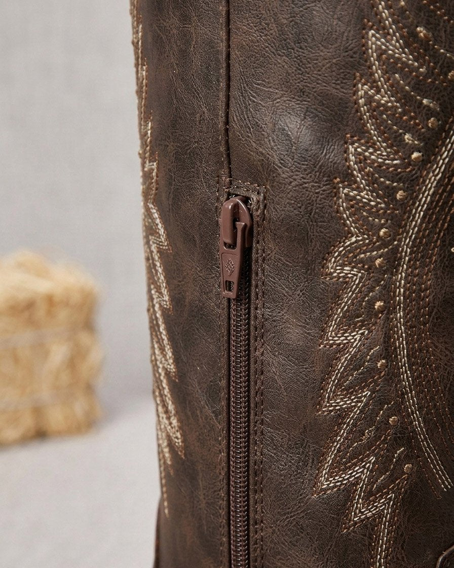 00845 BOTAS VAQUERAS ELEGANTES CON BORDADO Y PIEDRERIA TACON BAJO Y ANCHO CIERRE LATERAL