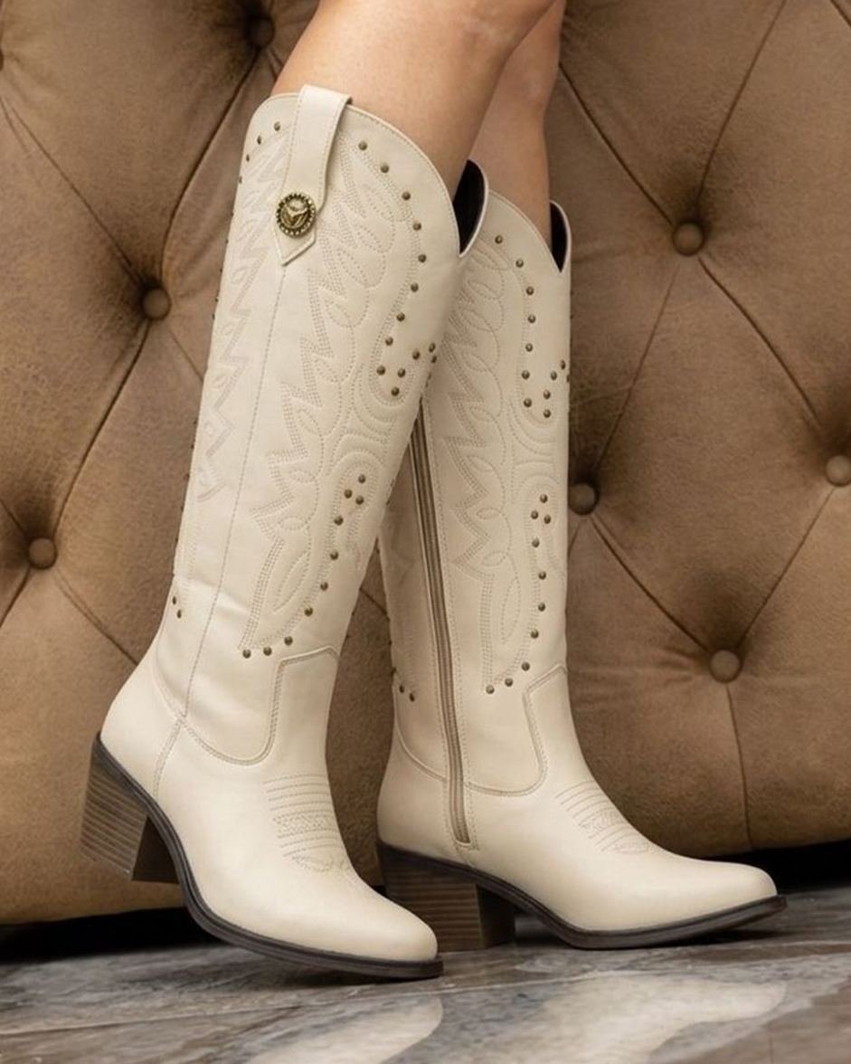 00842 BOTAS VAQUERAS CON BORDADO Y REMACHES COMODAS Y RESISTENTES TACON BAJO Y ANCHO