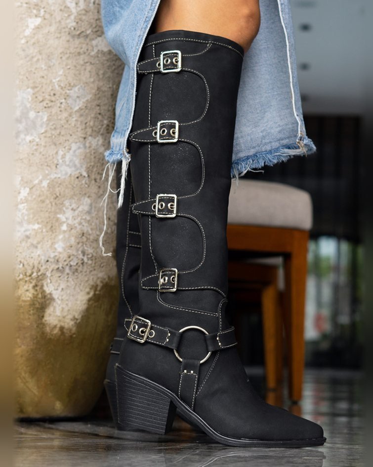 00828 BOTA LARGA COLOR NEGRO ESTILO WESTERN URBANO CON HEBILLAS DECORATIVAS
