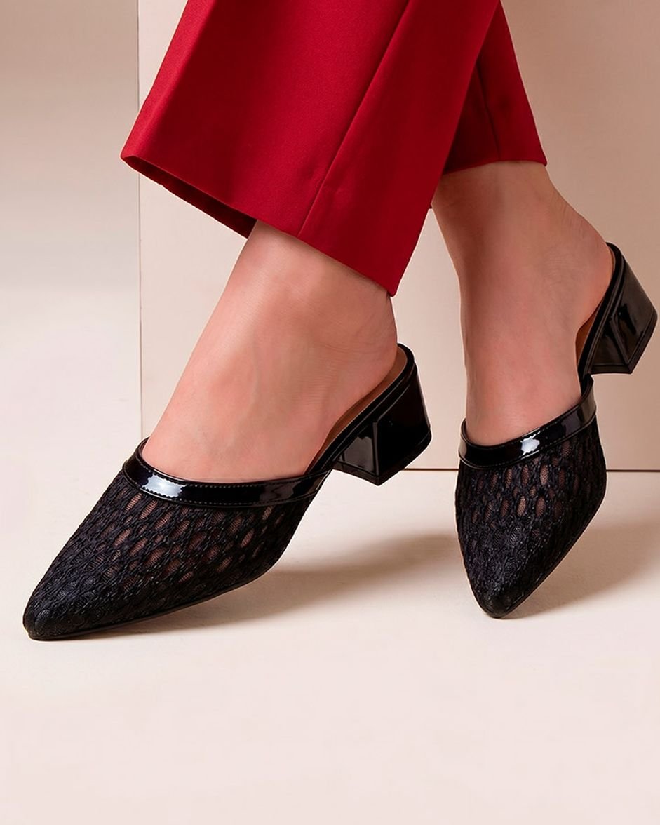 00349 ZAPATILLA TIPO MULE TEJIDA CON TACÓN BAJO CUADRADO Y PUNTA ESTILIZADA