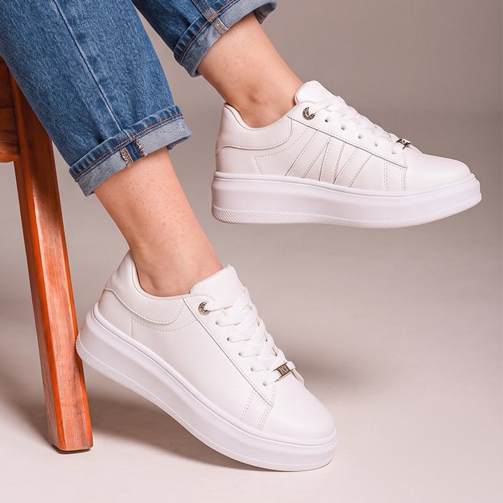01003 Sneaker casual con toque elegante suela alta y plantilla con confort