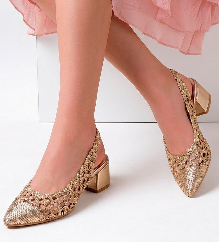 00351 ZAPATILLA ELEGANTE TEXTURIZADA CON PERFORACIONES DE TACÓN BAJO Y PUNTA ESTILIZADA
