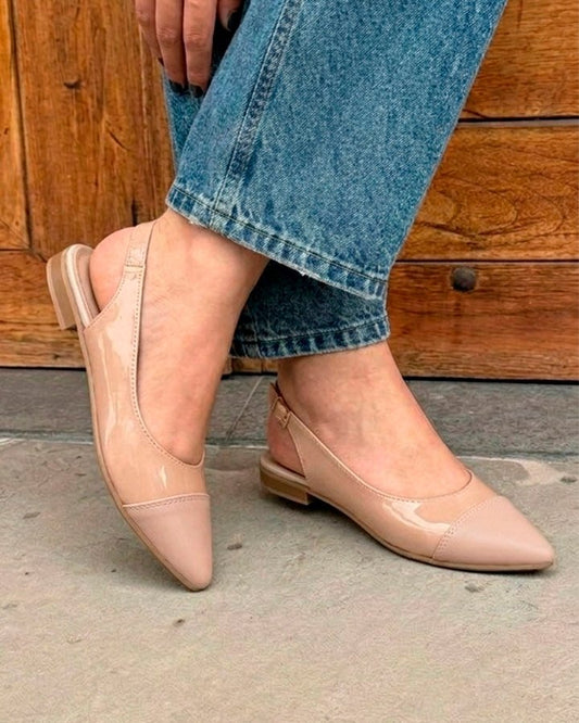 00408 BALERINAS TIPO SLIGBACK CON TALON DESCUBIERTO CON PUNTA ESTILIZADA Y CORREA TRASERA CON HEBILLA AJUSTABLE