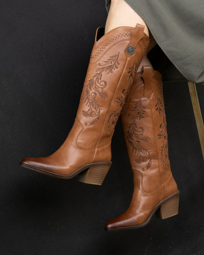 00832 BOTAS TANCON BORDADO WESTERN EN RELIEVE DISEÑO ELEGANTE Y MUY VERSATIL