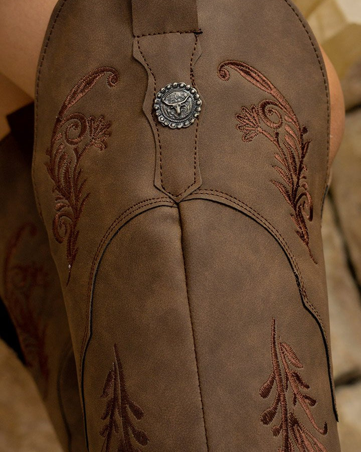 00833 BOTA VAQUERA LARGA PARA DAMA ELEGANTE COLOR MOKA CON BORDADO WESTERN EN RELIEVE