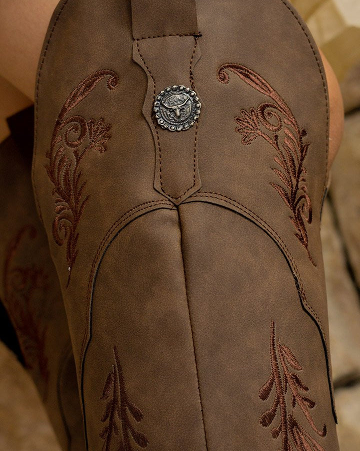 00833 BOTA VAQUERA LARGA PARA DAMA ELEGANTE COLOR MOKA CON BORDADO WESTERN EN RELIEVE