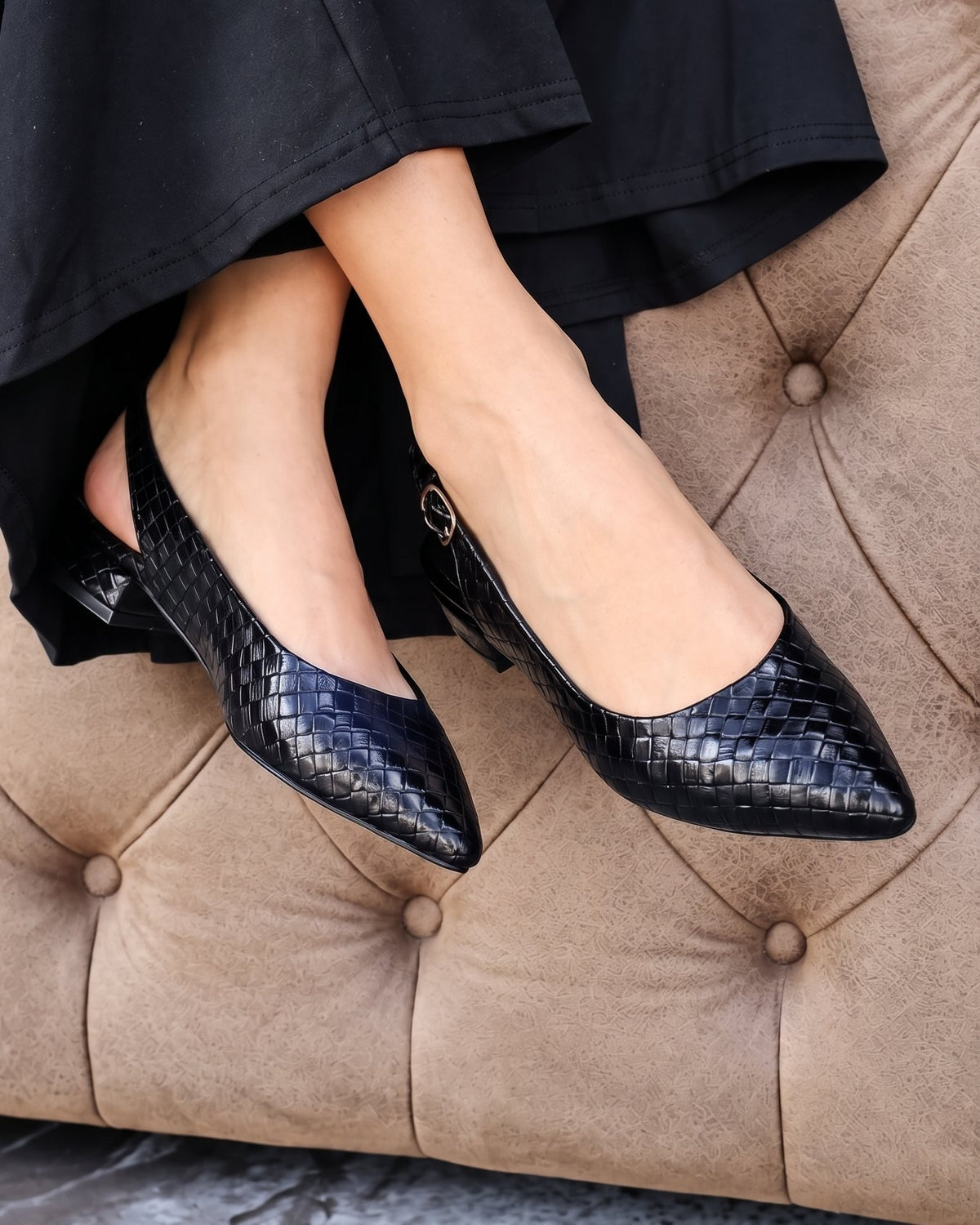 60458 ZAPATILLA DESTALONADA DE TACÓN DELGADO CON MOÑO DECORATIVO Y CORREA AJUSTABLE AL TOBILLO
