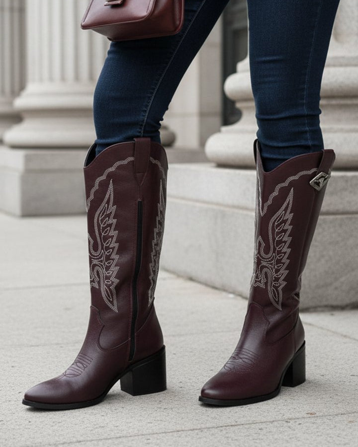 00055 BOTAS VAQUERAS VINO CON DISEÑO BORDADO DE AGUILA CAÑA ALTA TACON BAJO
