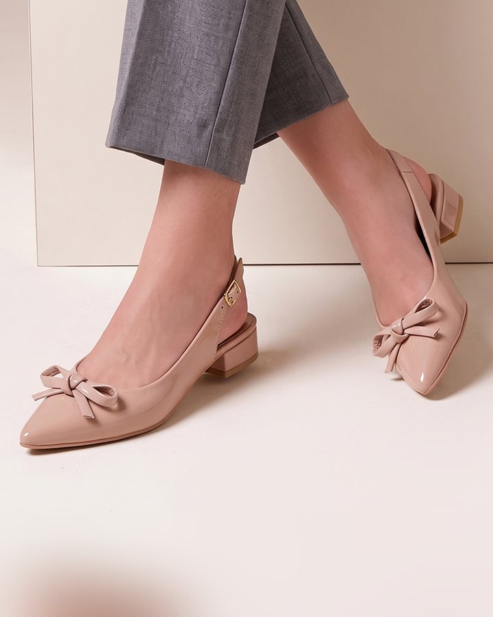 60458 ZAPATILLA DESTALONADA DE TACÓN DELGADO CON MOÑO DECORATIVO Y CORREA AJUSTABLE AL TOBILLO