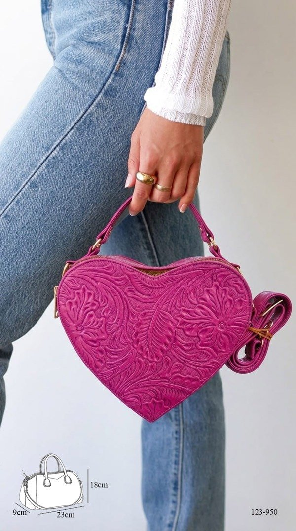 Bolsa Corazón fabricada en piel genuina con correa larga para colgarse