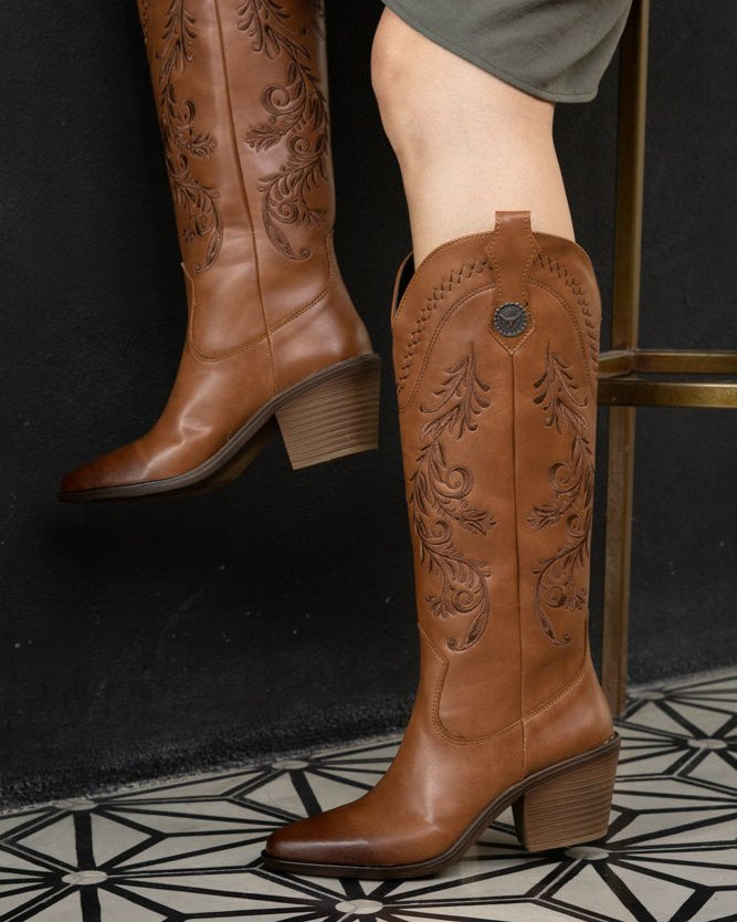 00832 BOTAS TANCON BORDADO WESTERN EN RELIEVE DISEÑO ELEGANTE Y MUY VERSATIL