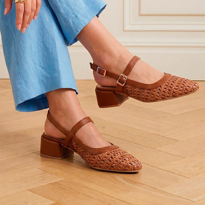 00350 Zapatilla de tacón bajo con diseño destaponado chinela tejida tipo artesanal con punta fina