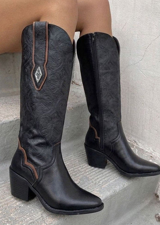 00101 BOTAS VAQUERAS LARGAS HASTA LA RODILLA COLOR NEGRO CON DISEÑO GRABADO CIERRE LATERAL TACON ANCHO Y BAJO COMODOS Y RESISTENTESCamel