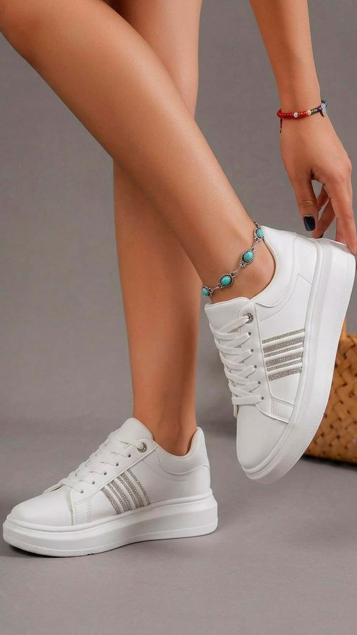 01004 Sneaker casual con toque elegante de tiras de brillos suela alta y plantilla con confort