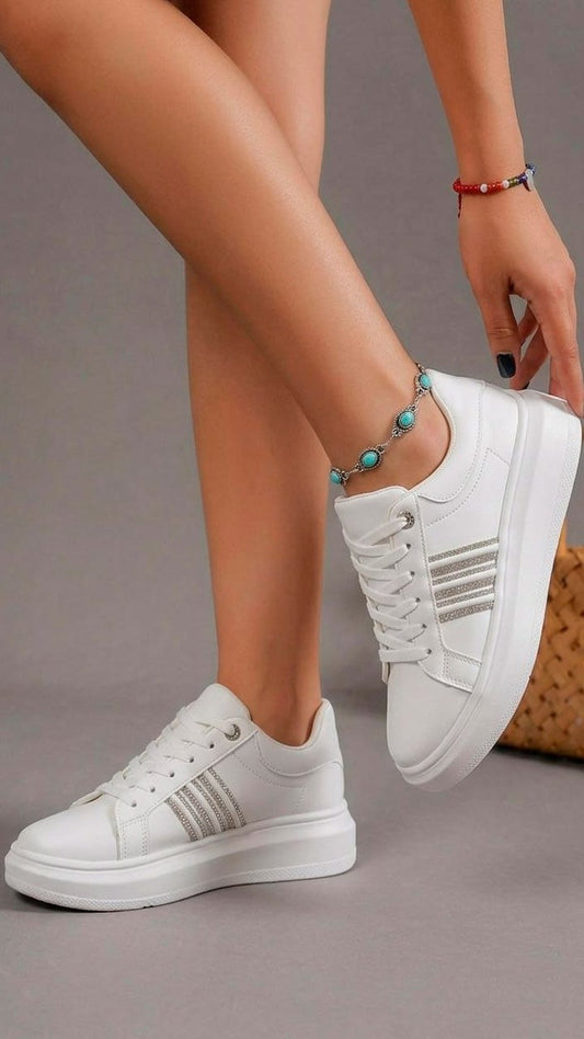 01004 Sneaker casual con toque elegante de tiras de brillos suela alta y plantilla con confort