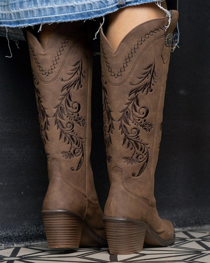 00832 BOTAS MOKA CON BORDADO WESTERN EN RELIEVE DISEÑO ELEGANTE Y MUY VERSATIL