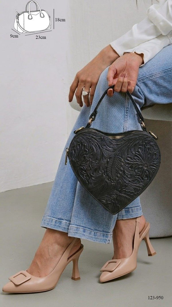 Bolsa Corazón fabricada en piel genuina con correa larga para colgarse