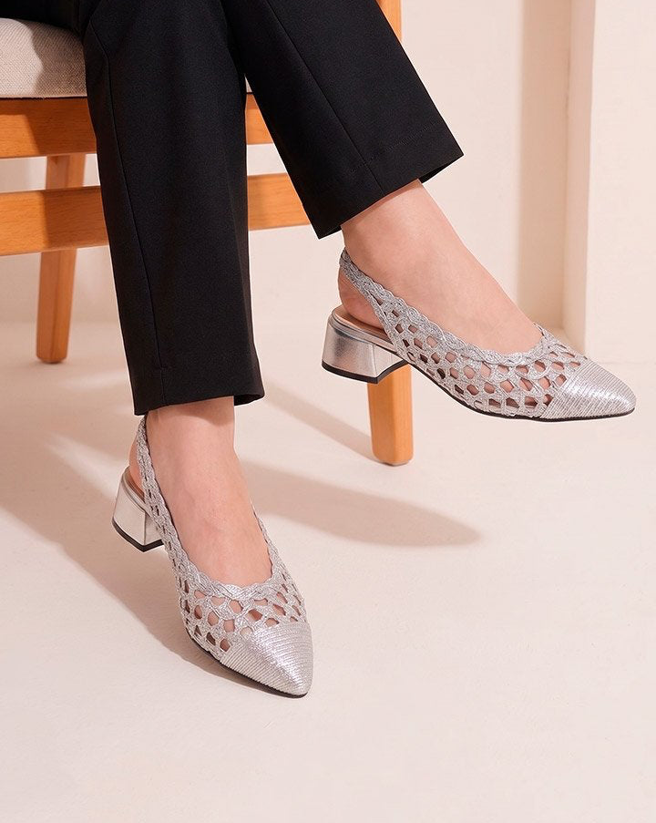00351 ZAPATILLA ELEGANTE TEXTURIZADA CON PERFORACIONES DE TACÓN BAJO Y PUNTA ESTILIZADA